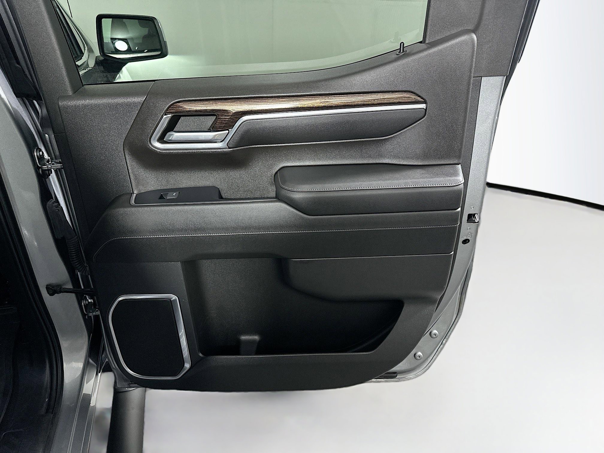 Used 2023 GMC Sierra 1500 SLE image 28