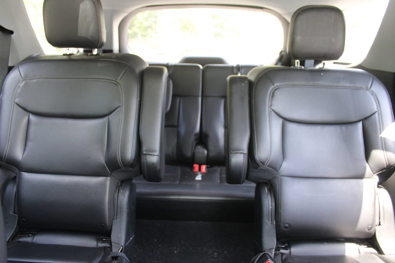 Used 2022 Ford Explorer XLT w/ Equipment Group 202A AWD/4WD image 54