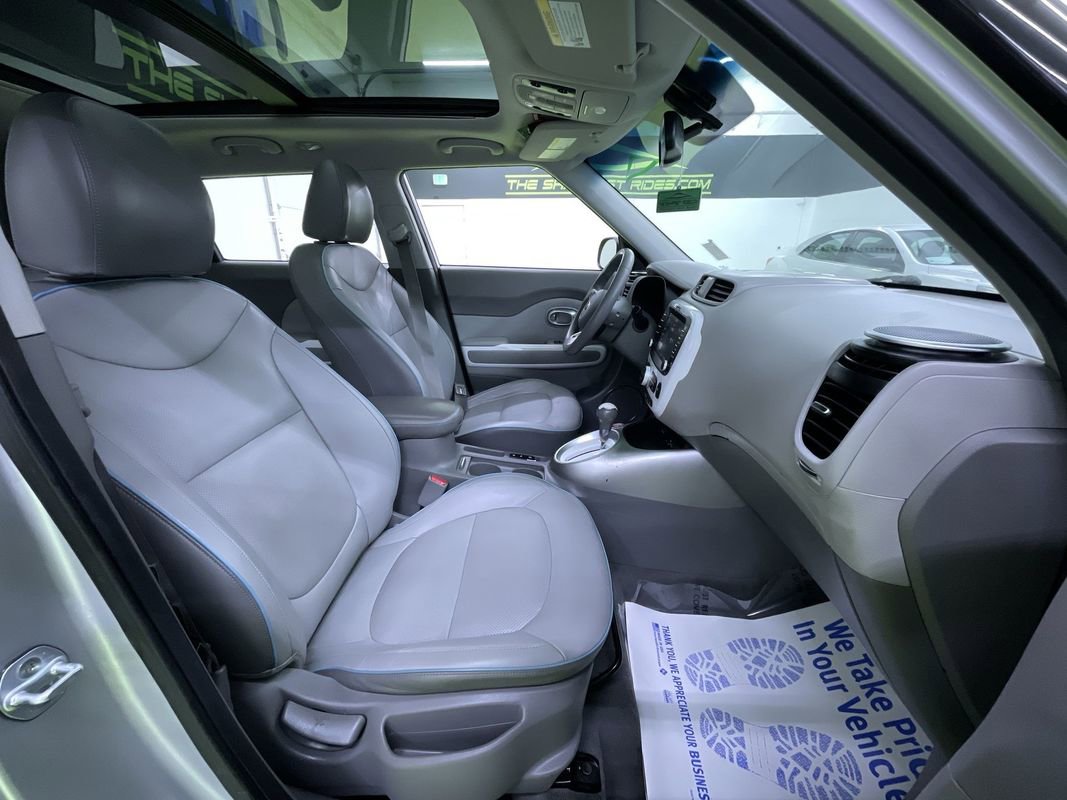 Used 2016 Kia Soul EV + w/ Sun & Fun Package image 30