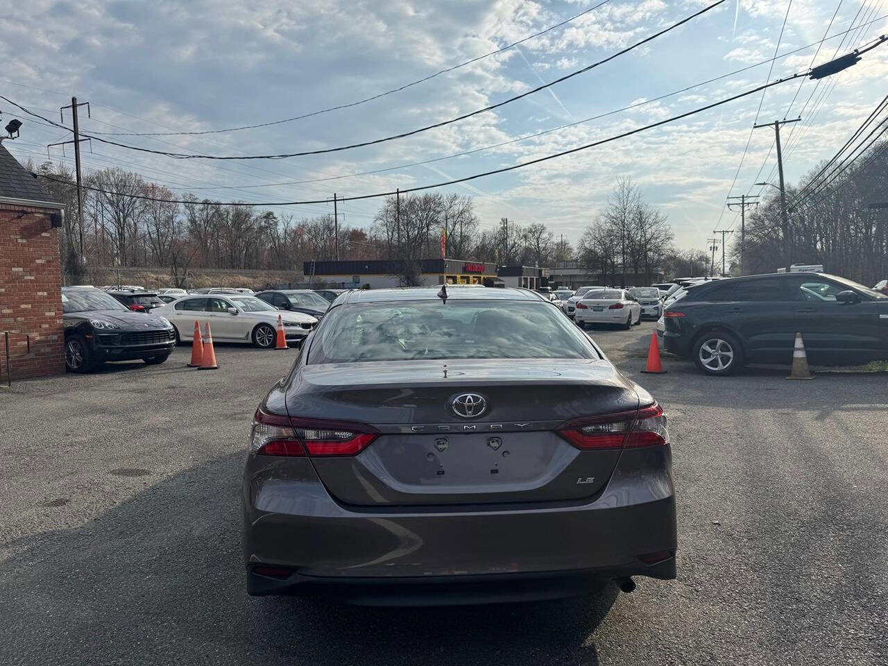 Used 2022 Toyota Camry LE image 6