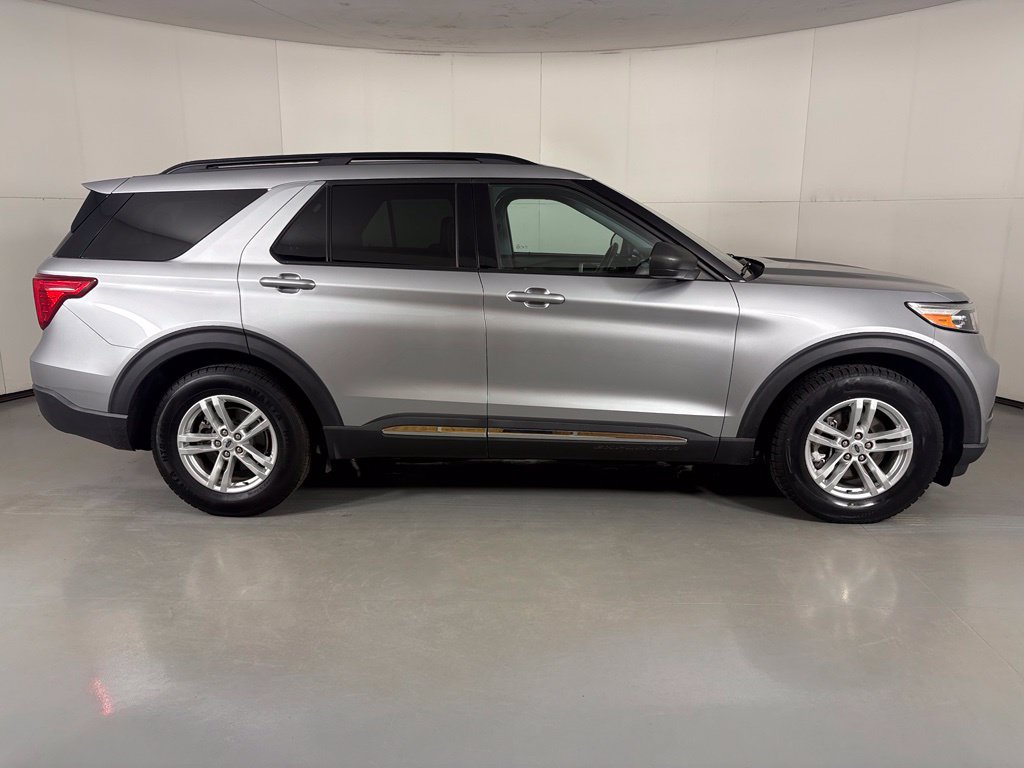 Used 2023 Ford Explorer XLT w/ Equipment Group 202A RWD image 9