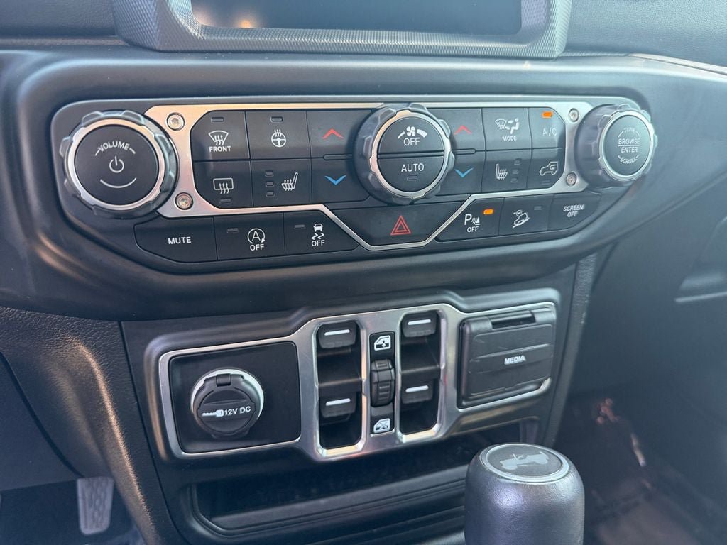 Used 2020 Jeep Wrangler Unlimited Sahara AWD/4WD image 32