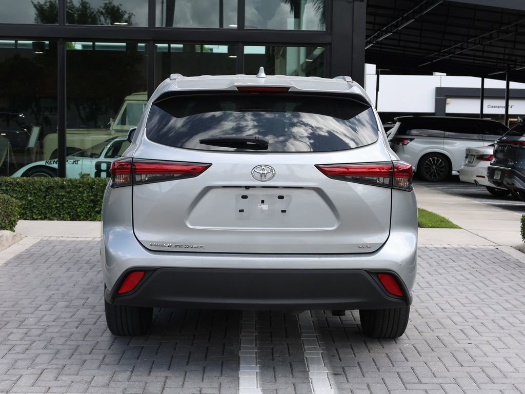 Used 2023 Toyota Highlander XLE FWD image 6