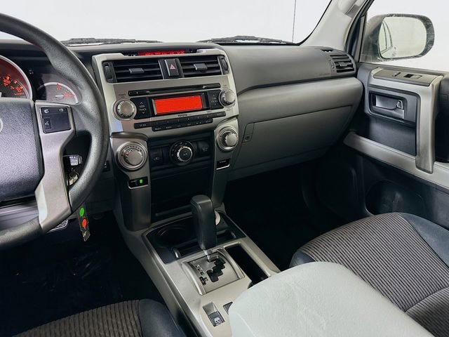 Used 2021 Nissan Titan SL w/ Moonroof Package image 23