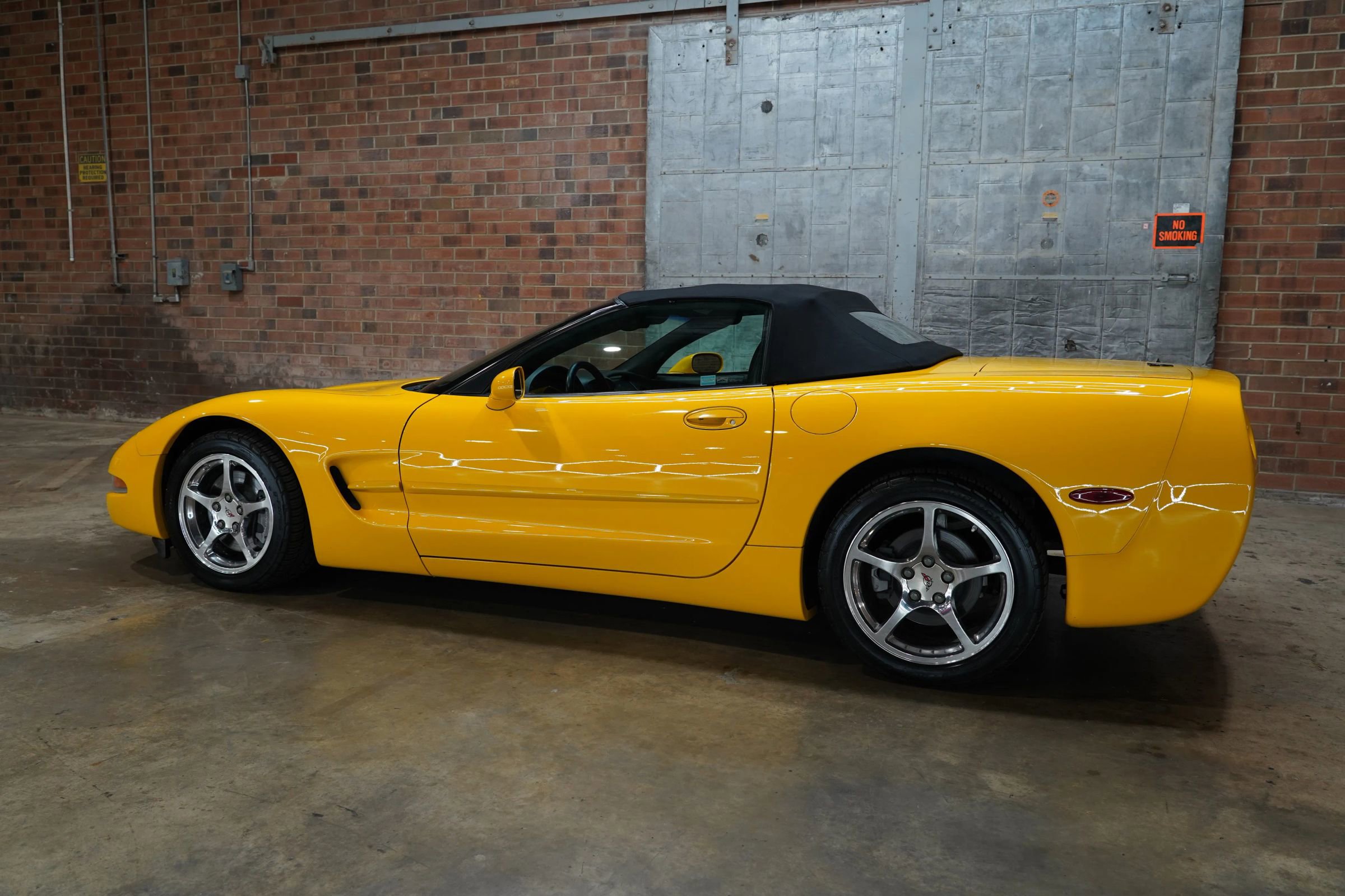 Used 2002 Chevrolet Corvette Coupe w/ Preferred Equipment Group2 RWD image 9