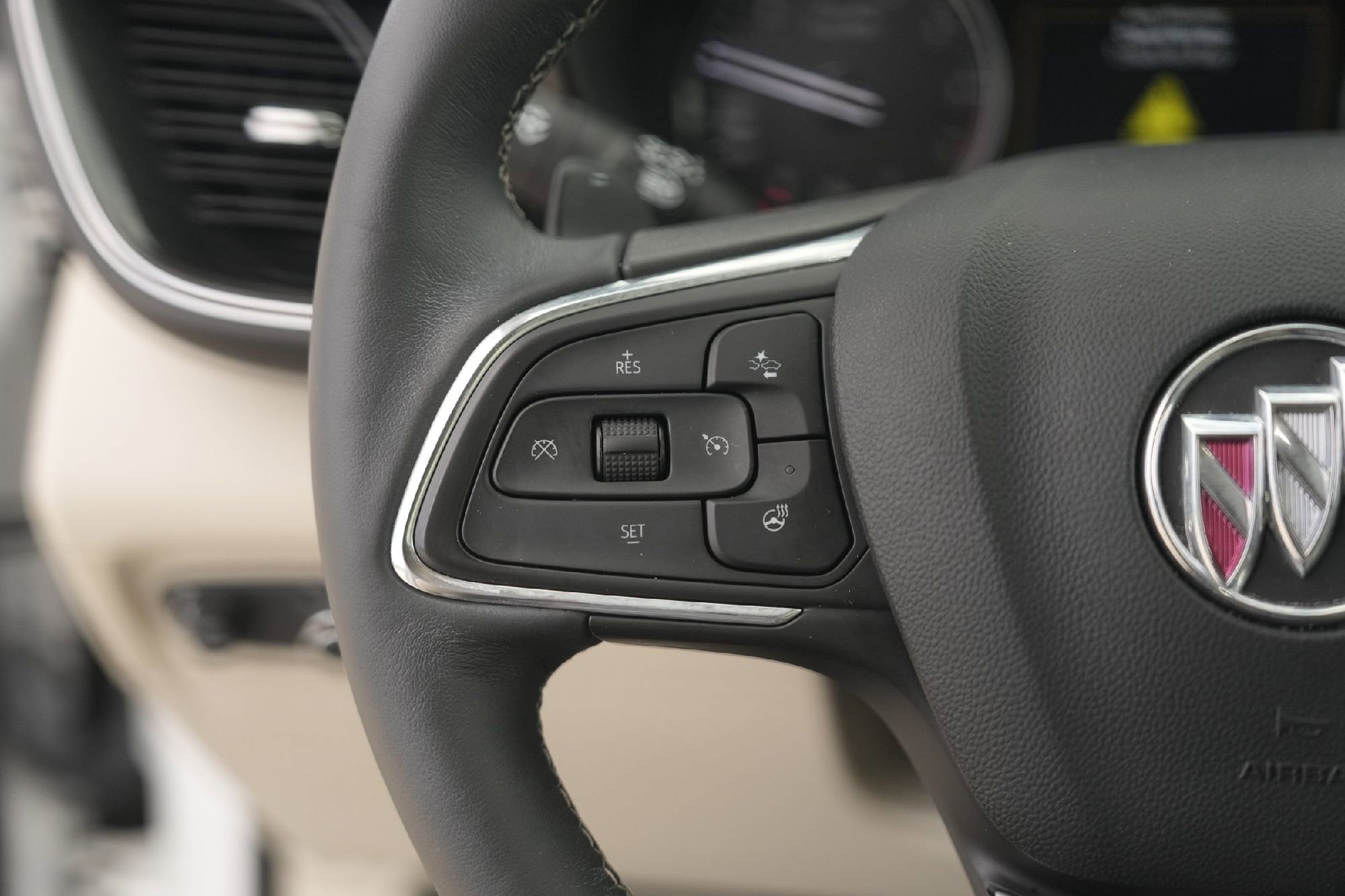 Used 2023 Buick Envision Essence image 12