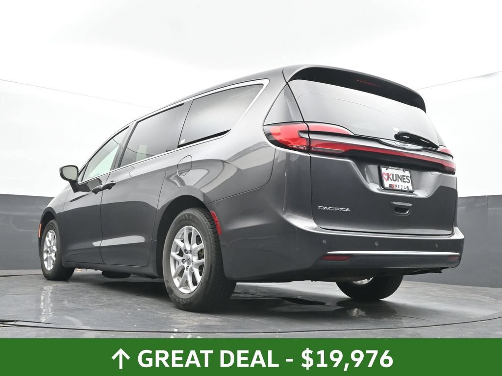 Used 2023 Chrysler Pacifica Touring-L FWD image 48
