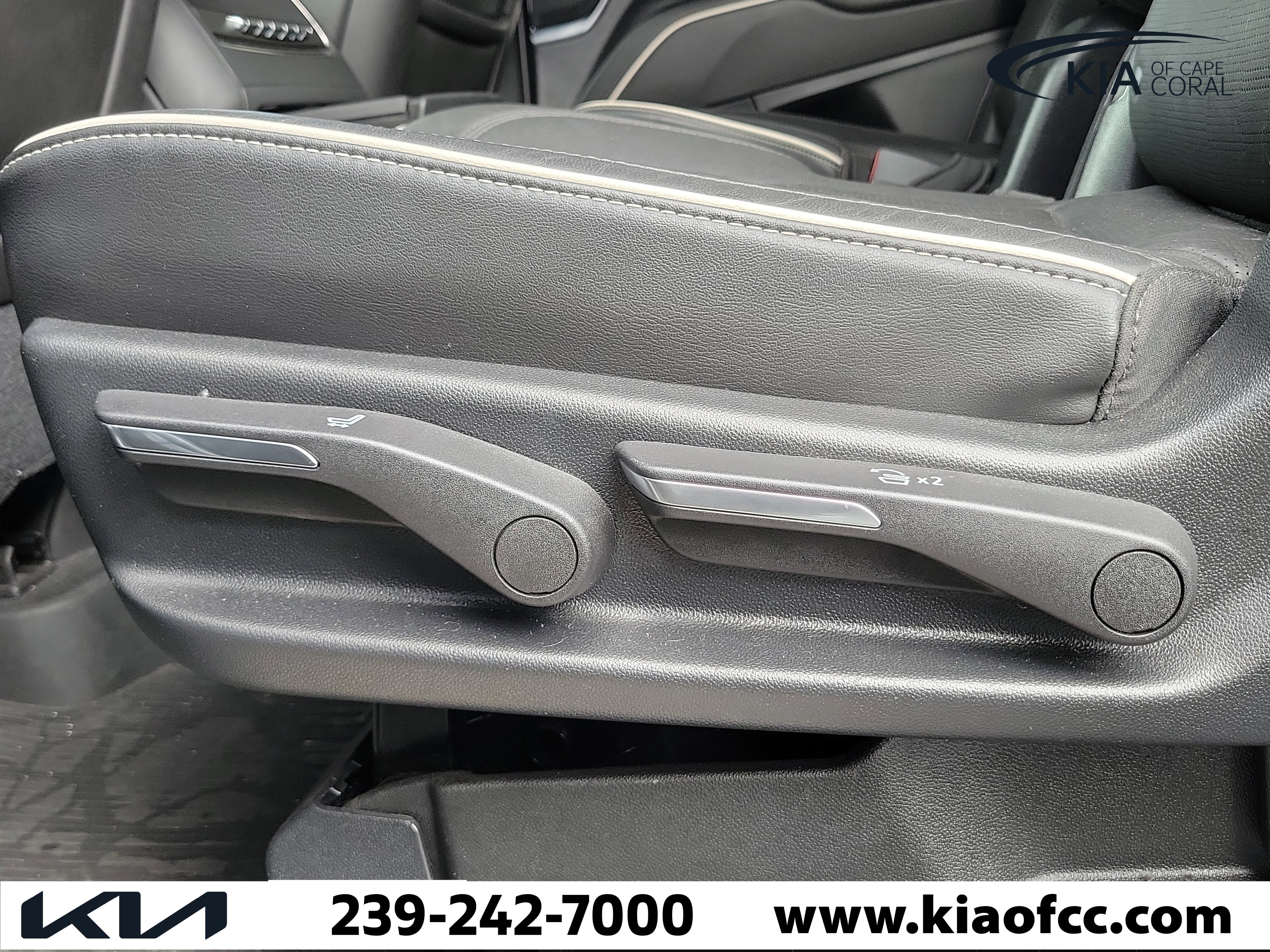 Used 2021 Cadillac Escalade Premium Luxury image 20