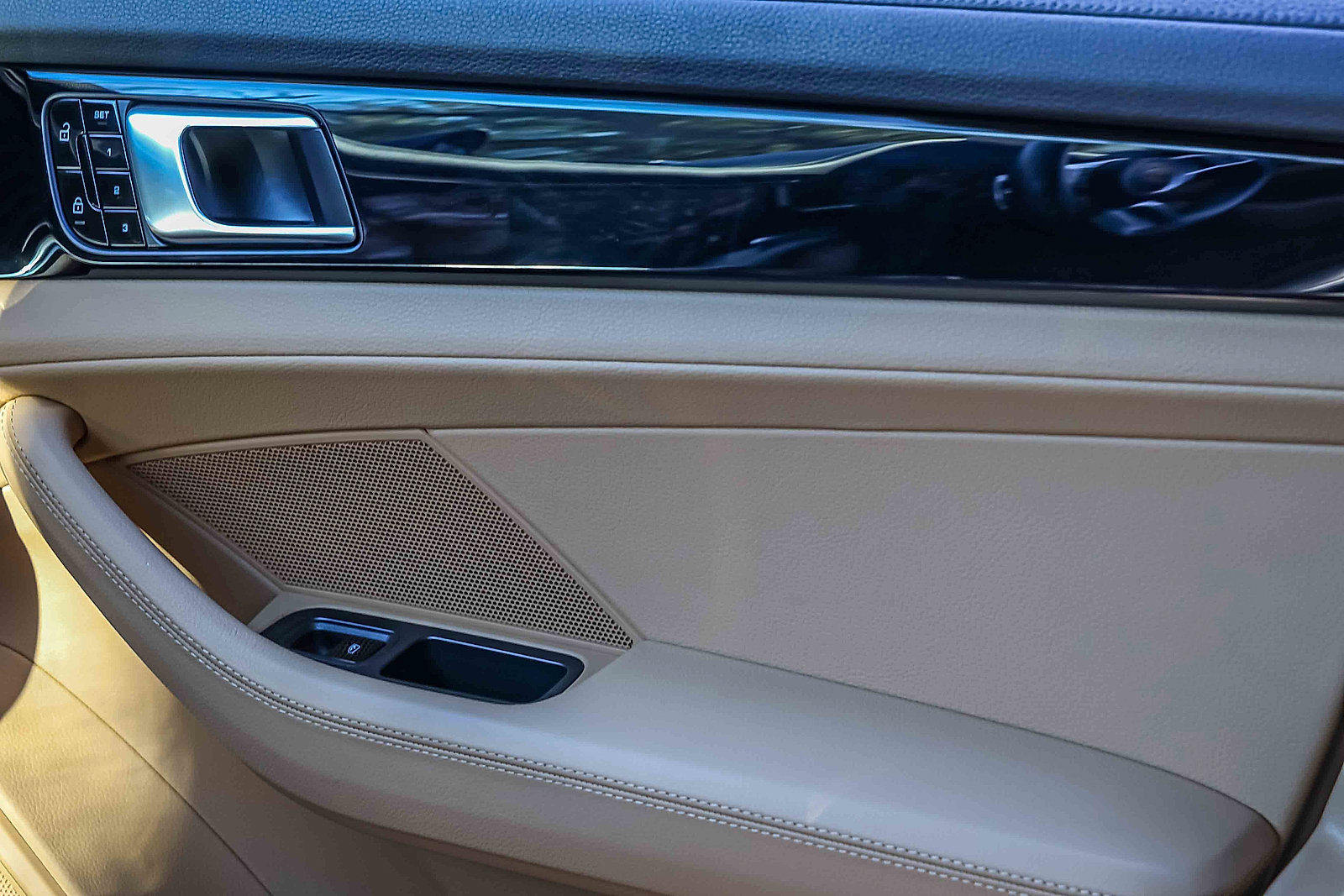 Used 2020 Porsche Panamera 4S w/ Premium Package Plus image 12