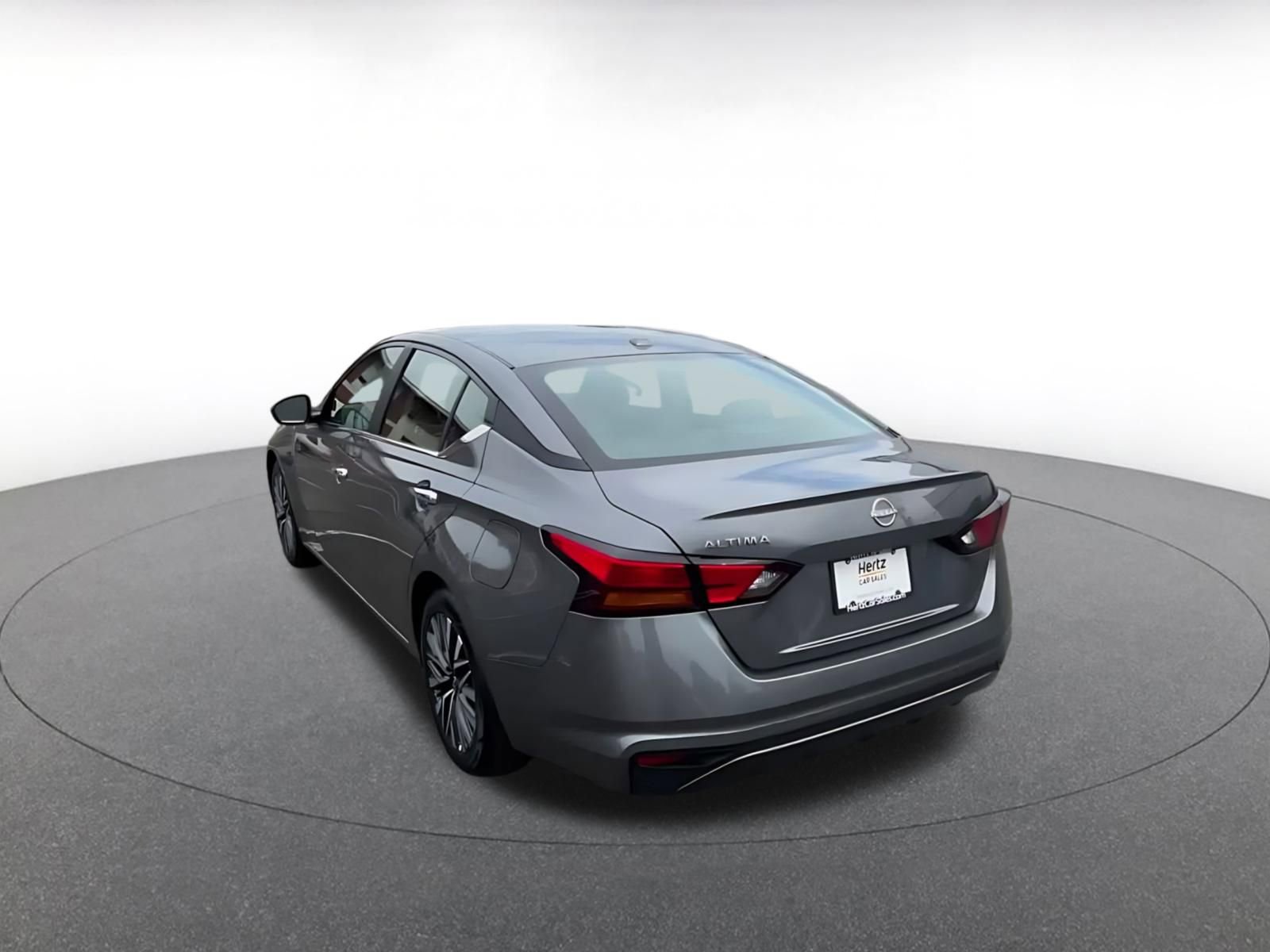 Used 2025 Nissan Altima 2.5 SV FWD image 11