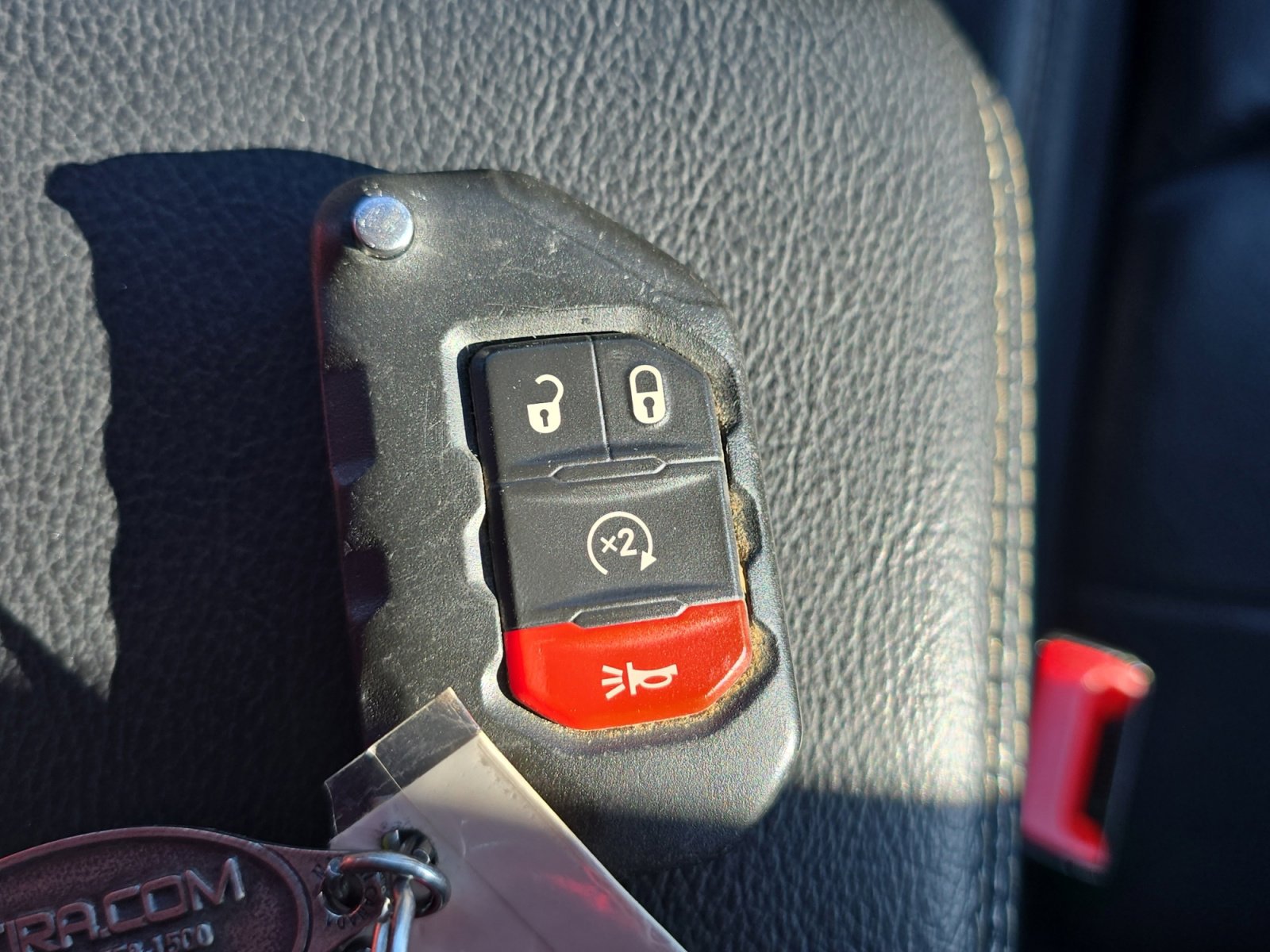 Used 2018 Jeep Wrangler Unlimited Sahara AWD/4WD image 31