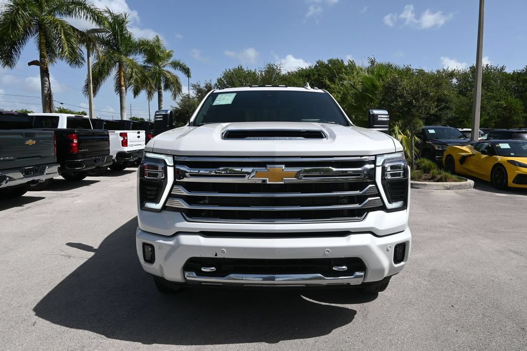 Used 2025 Chevrolet Silverado 3500 High Country w/ High Country Premium Package AWD/4WD image 2