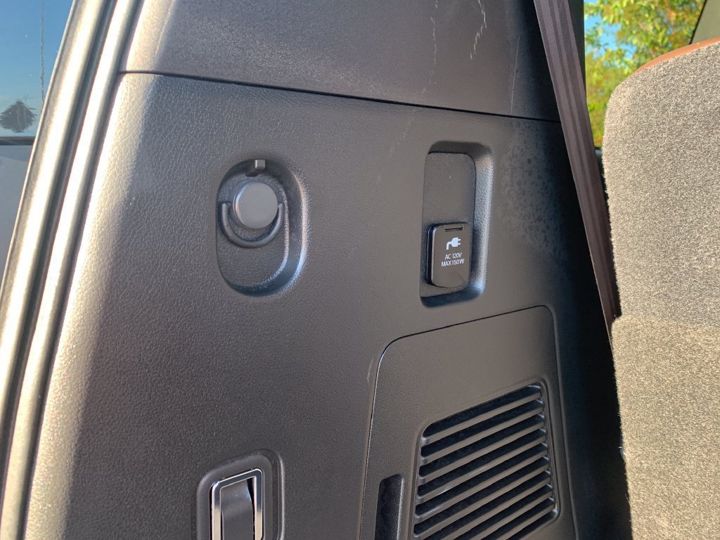 Used 2025 Nissan Armada SL w/ Captain's Chari Seat Package AWD/4WD image 10
