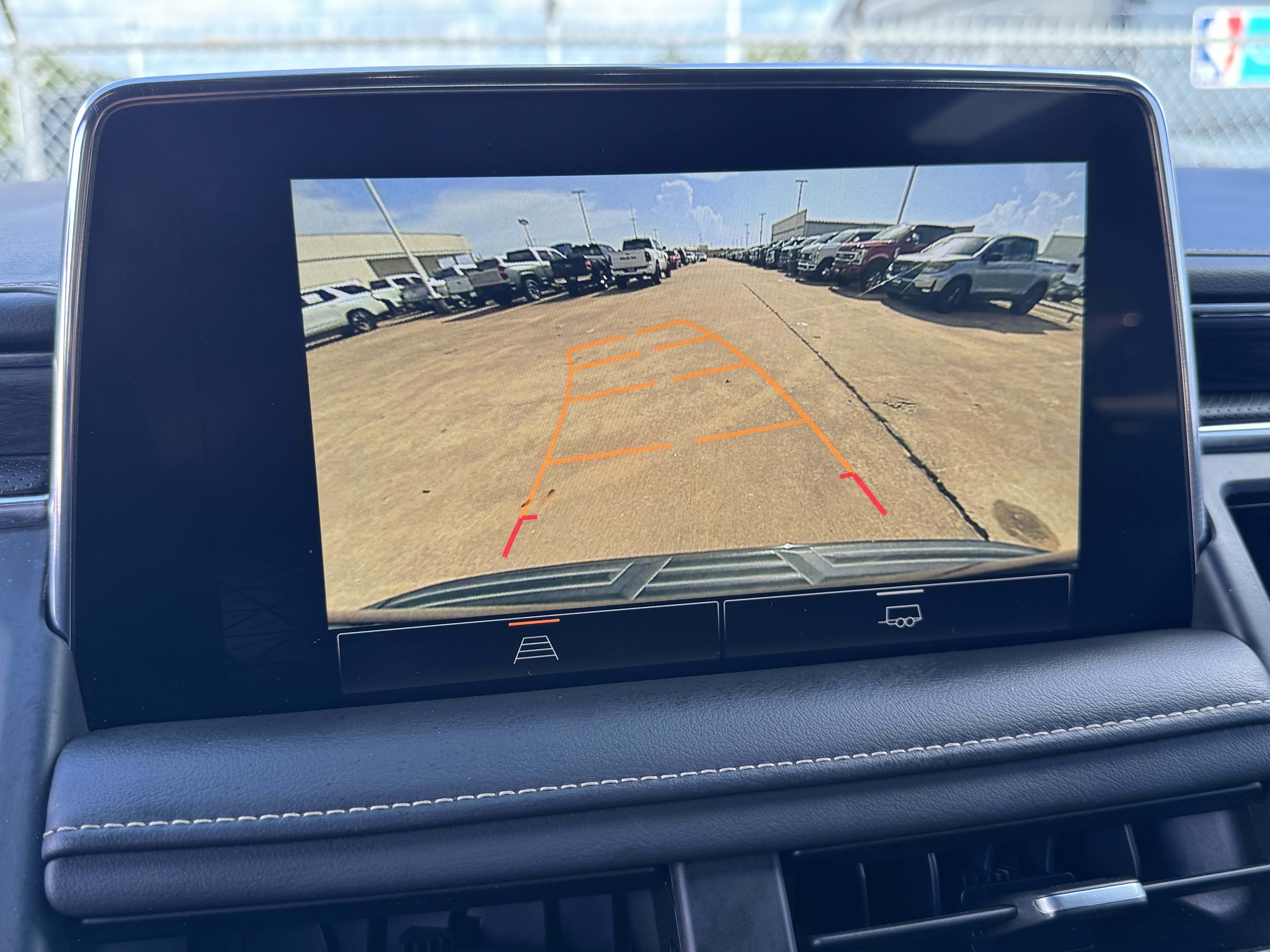 Used 2022 GMC Yukon SLT AWD/4WD image 32