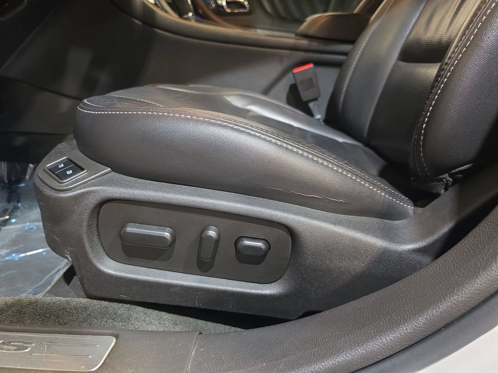 Used 2018 Ford Taurus Limited AWD/4WD image 14