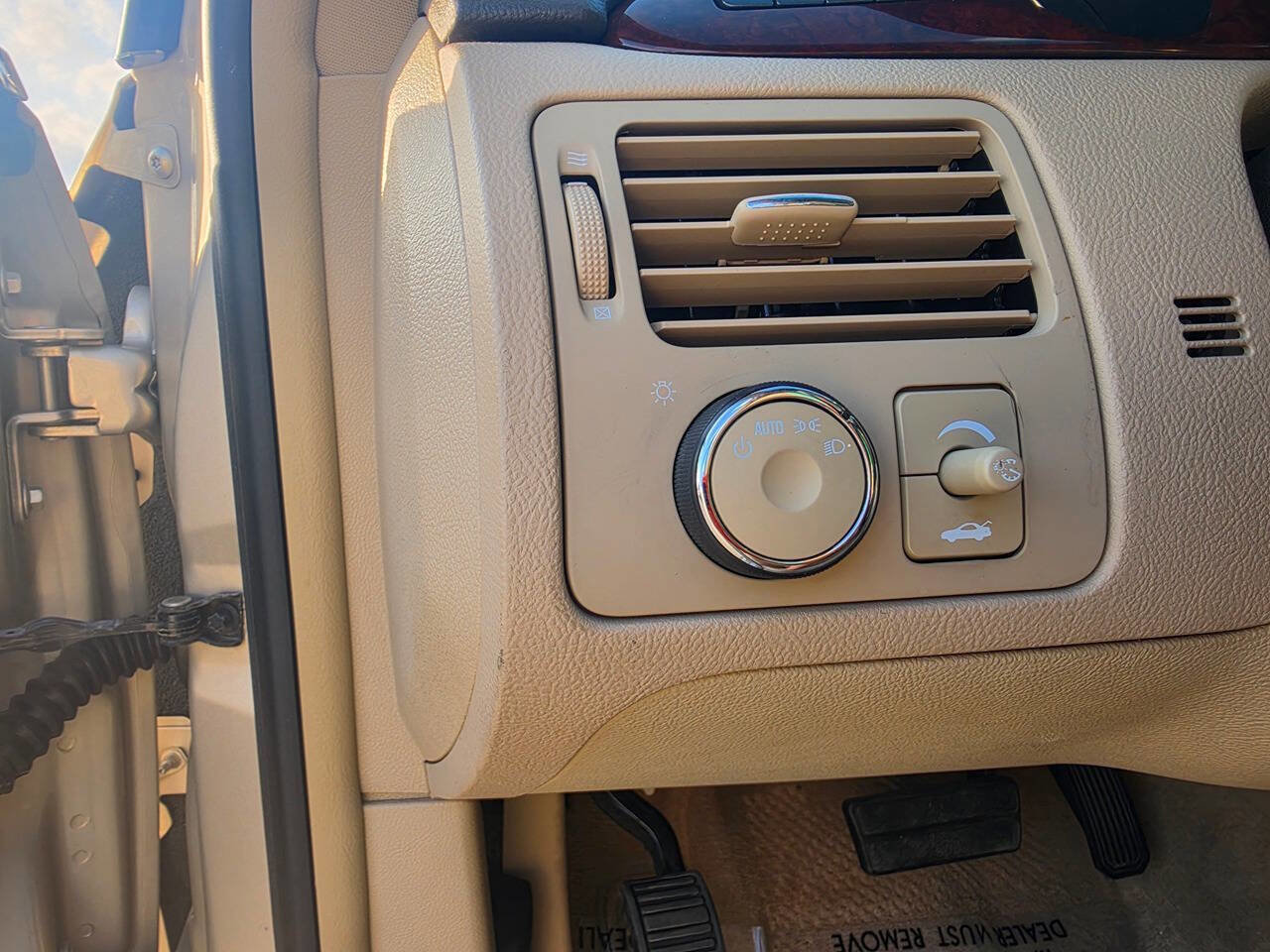 Used 2009 Buick Lucerne CXL w/ Driver Confidence Package image 44