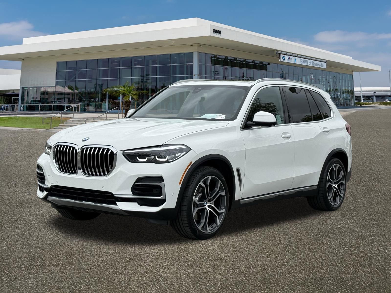 Certified 2023 BMW X5 xDrive40i w/ Parking Assistance Package AWD/4WD image 4