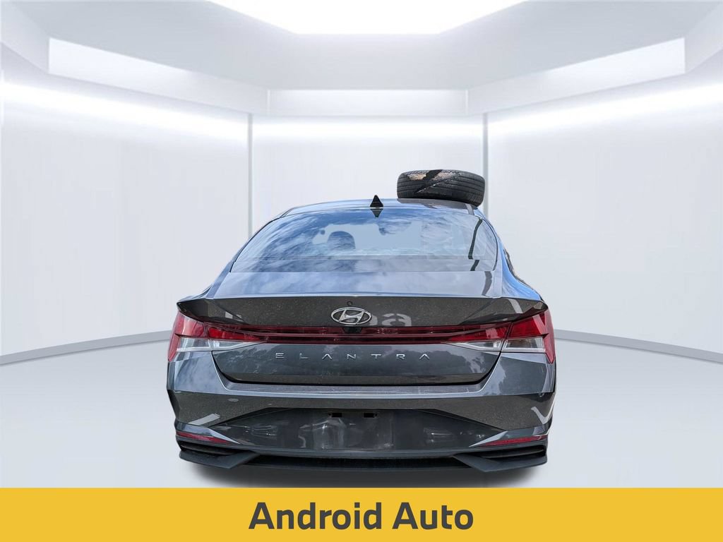 Used 2022 Hyundai Elantra SEL FWD image 3