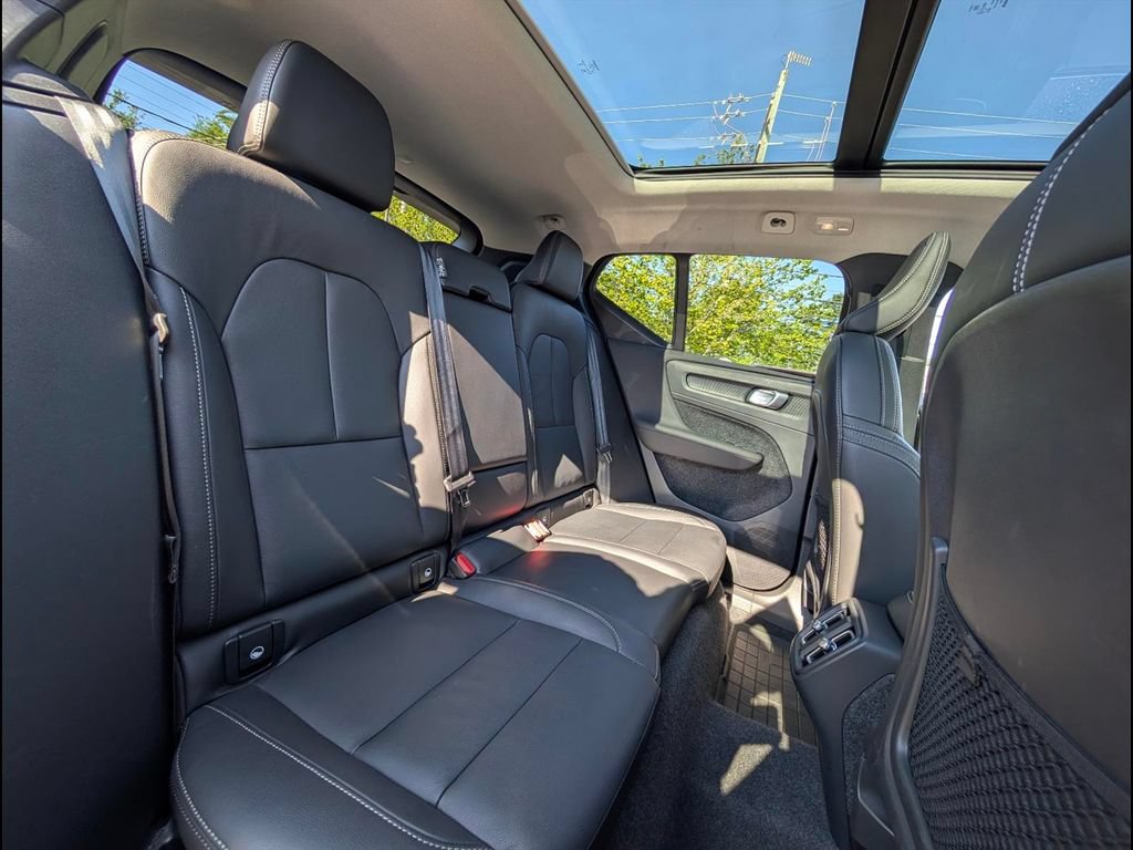 Certified 2026 Volvo XC40 B5 Plus AWD/4WD image 17