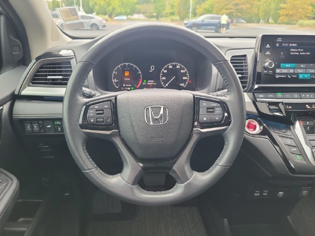 Used 2025 Honda Odyssey Touring image 12