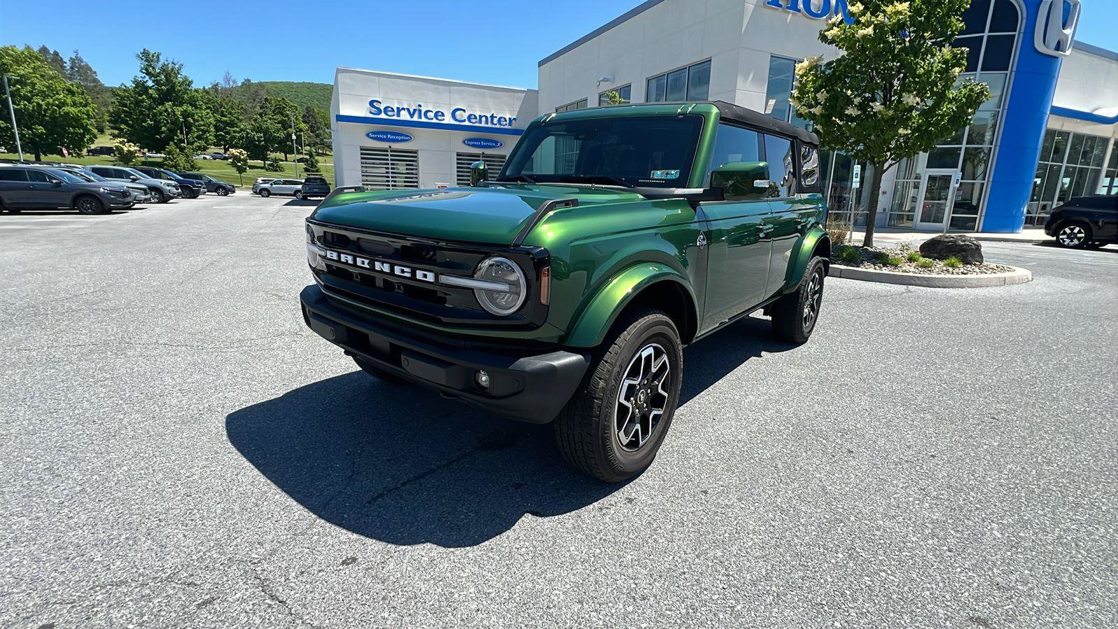 Used 2025 Ford Bronco Outer Banks AWD/4WD image 8