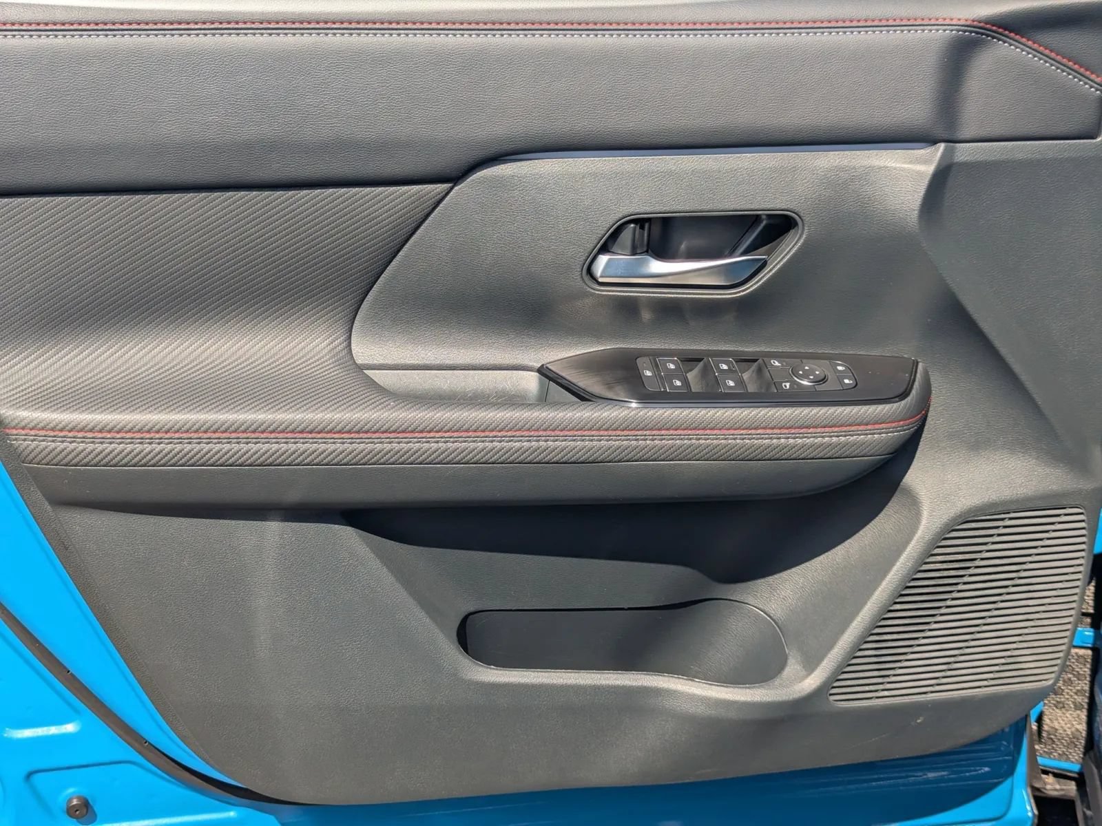 Used 2025 Nissan Kicks SR FWD image 10