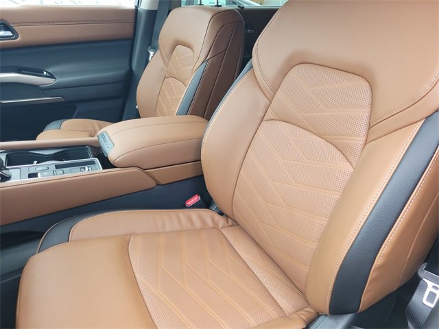 New 2025 Nissan Pathfinder Platinum image 8
