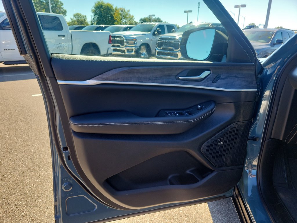 New 2027 Jeep Grand Cherokee Limited AWD/4WD image 14