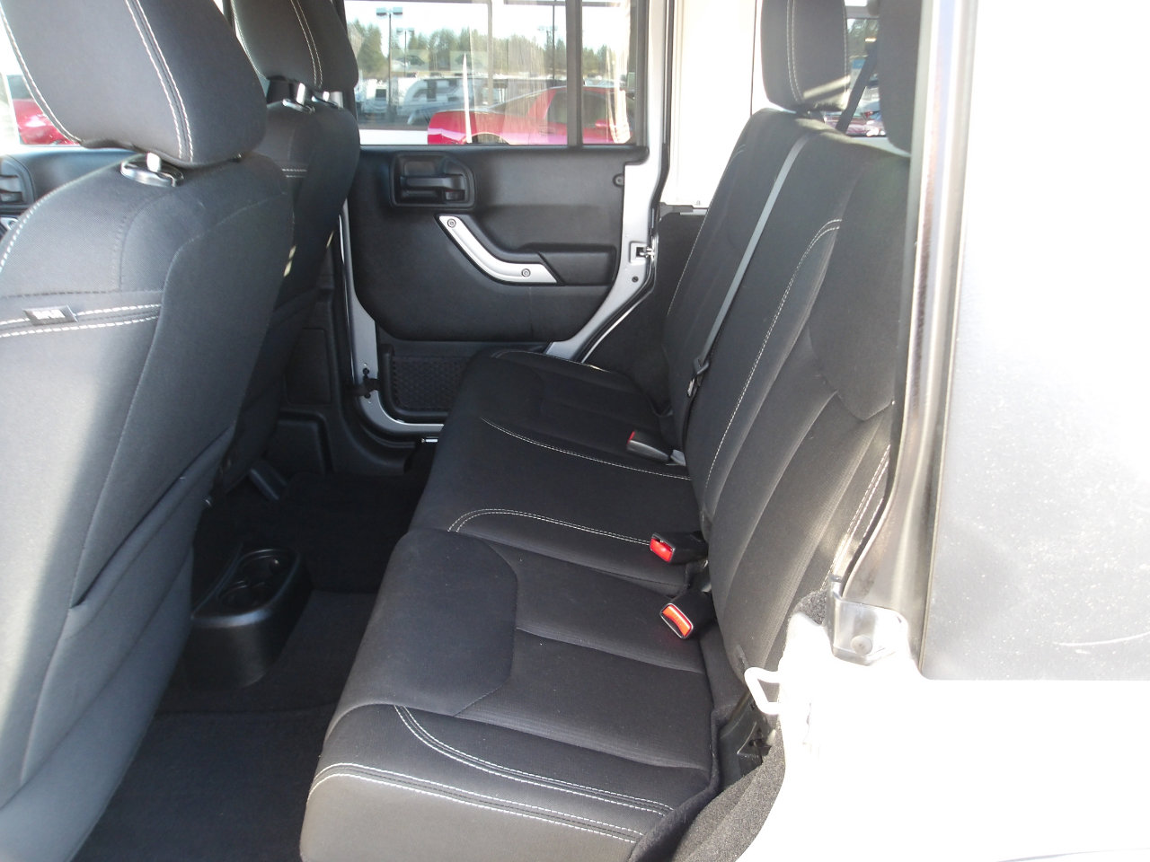 Used 2018 Jeep Wrangler Unlimited Sahara image 10