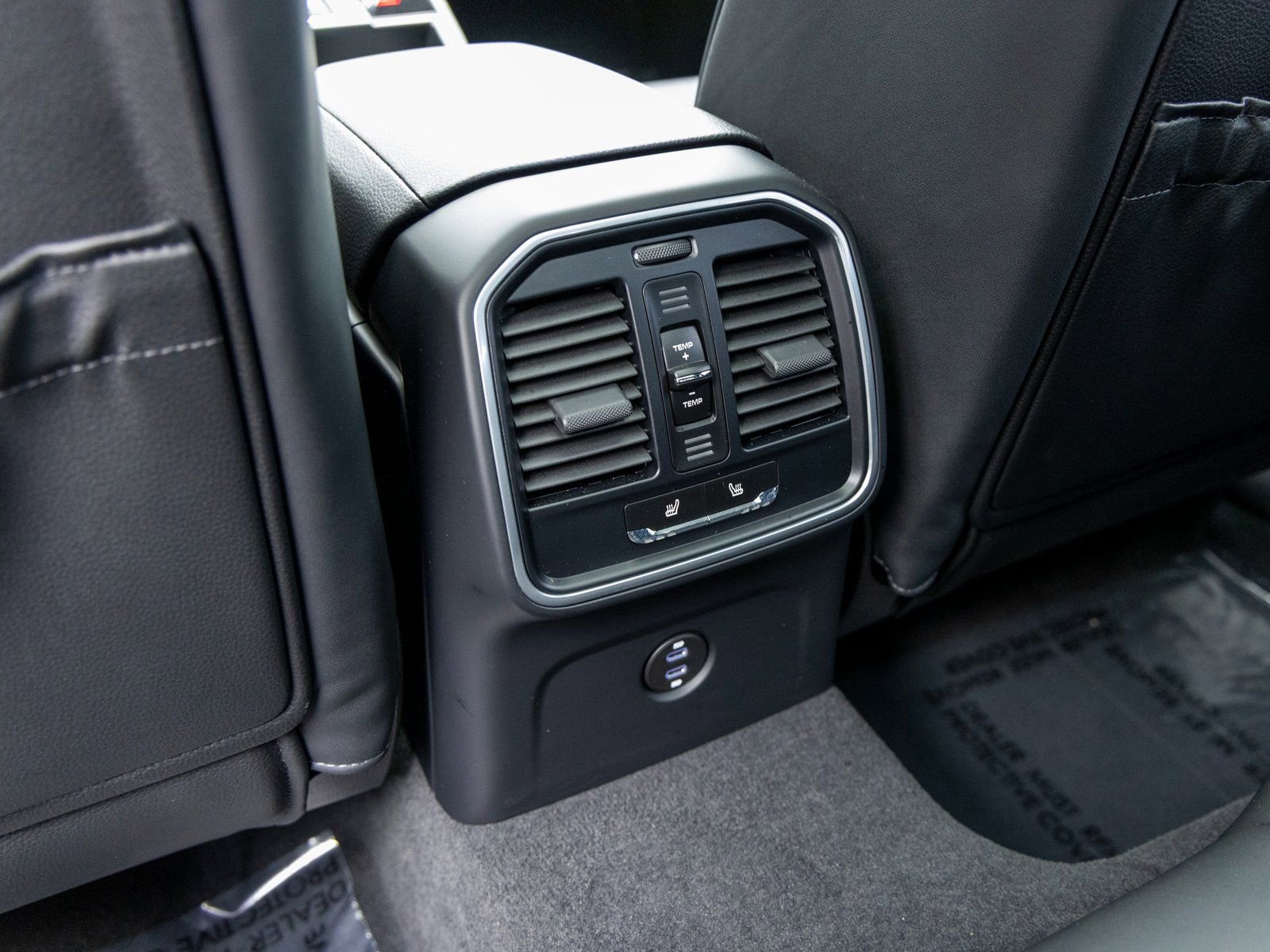 Certified 2025 Porsche Macan image 42