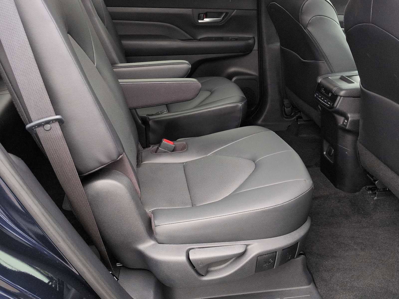 Used 2024 Toyota Grand Highlander AWD image 21