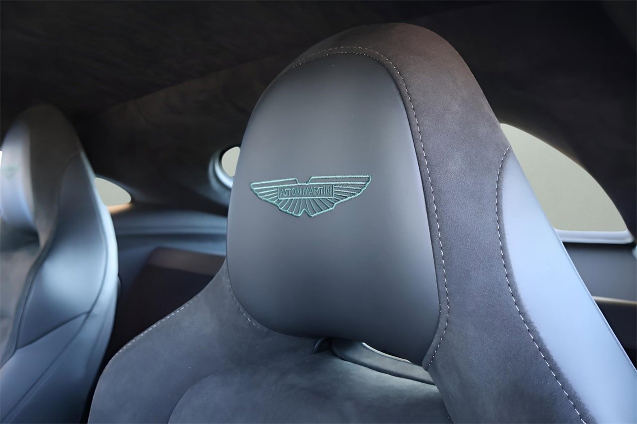 Used 2025 Aston Martin V8 Vantage Coupe image 14