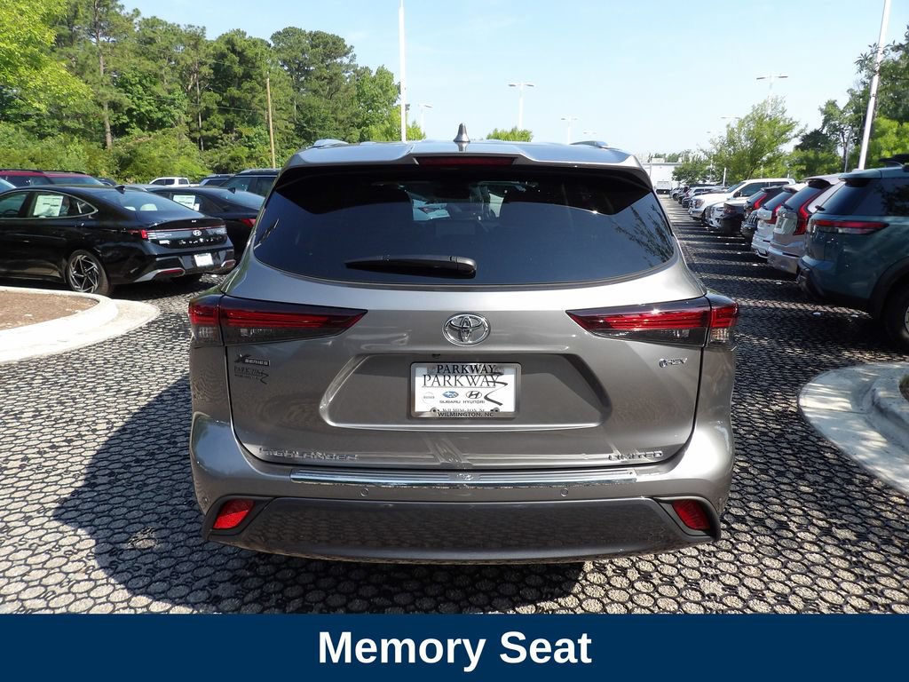 Used 2025 Toyota Highlander Limited AWD/4WD image 7
