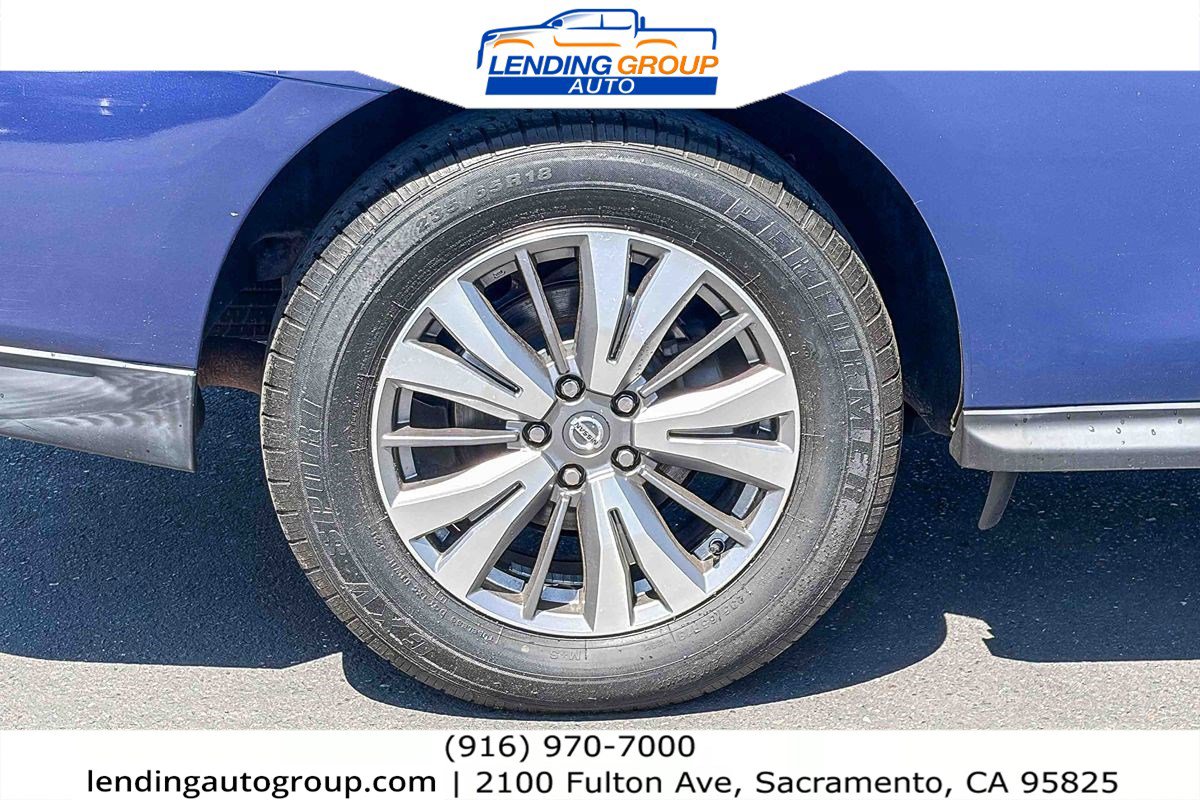 Used 2019 Nissan Pathfinder SL FWD image 10