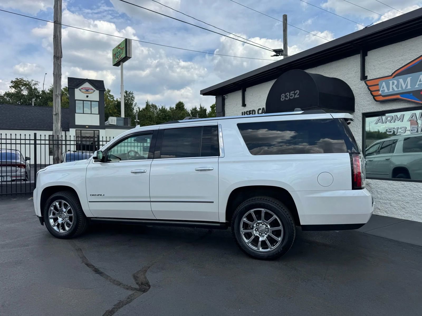Used 2019 GMC Yukon XL Denali image 5
