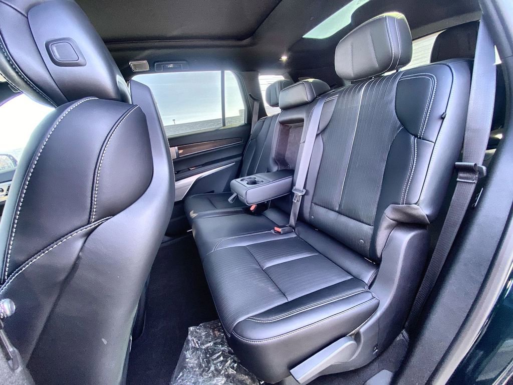 Certified 2026 Cadillac Vistiq Luxury image 23