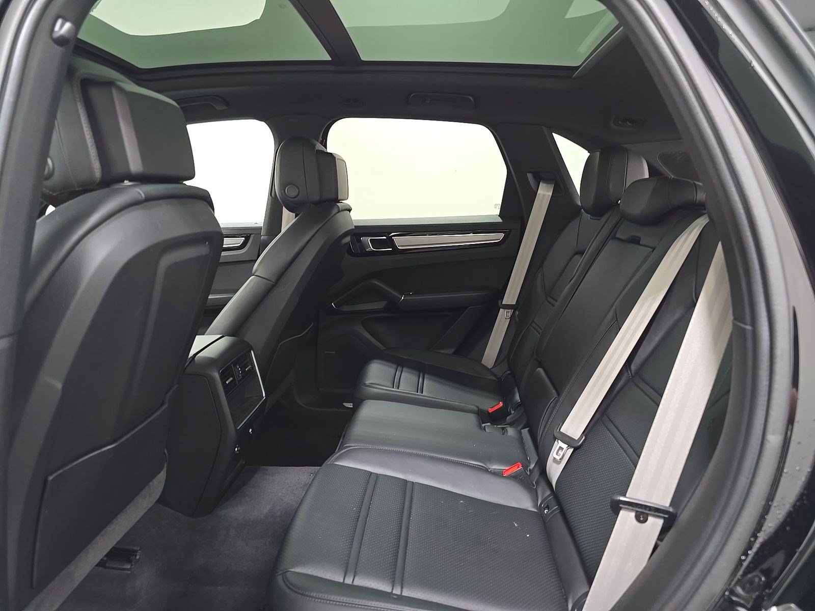 Used 2023 Porsche Cayenne Platinum Edition AWD/4WD image 16