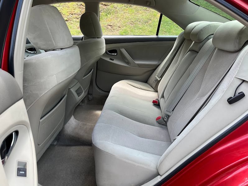 Used 2011 Toyota Camry LE FWD image 39