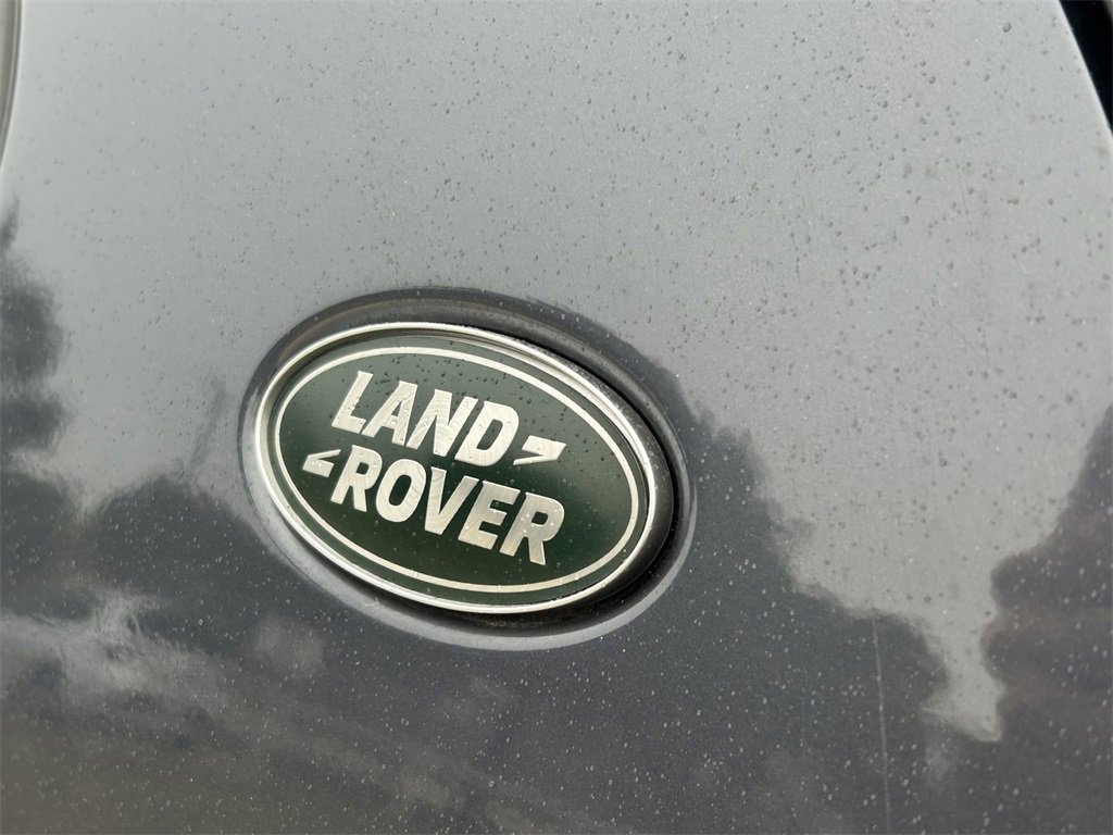 Used 2024 Land Rover Discovery S image 11