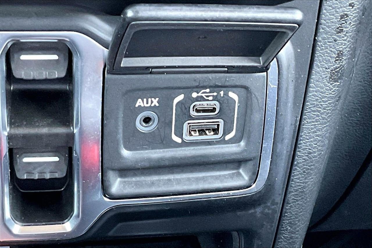 Certified 2022 Jeep Wrangler Unlimited Rubicon w/ Cold Weather Group image 18