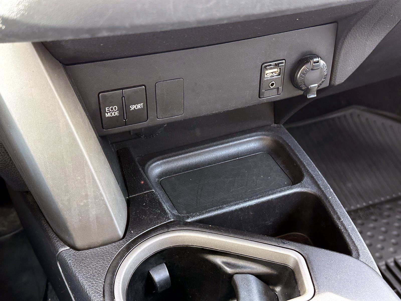 Used 2018 Toyota RAV4 LE image 25