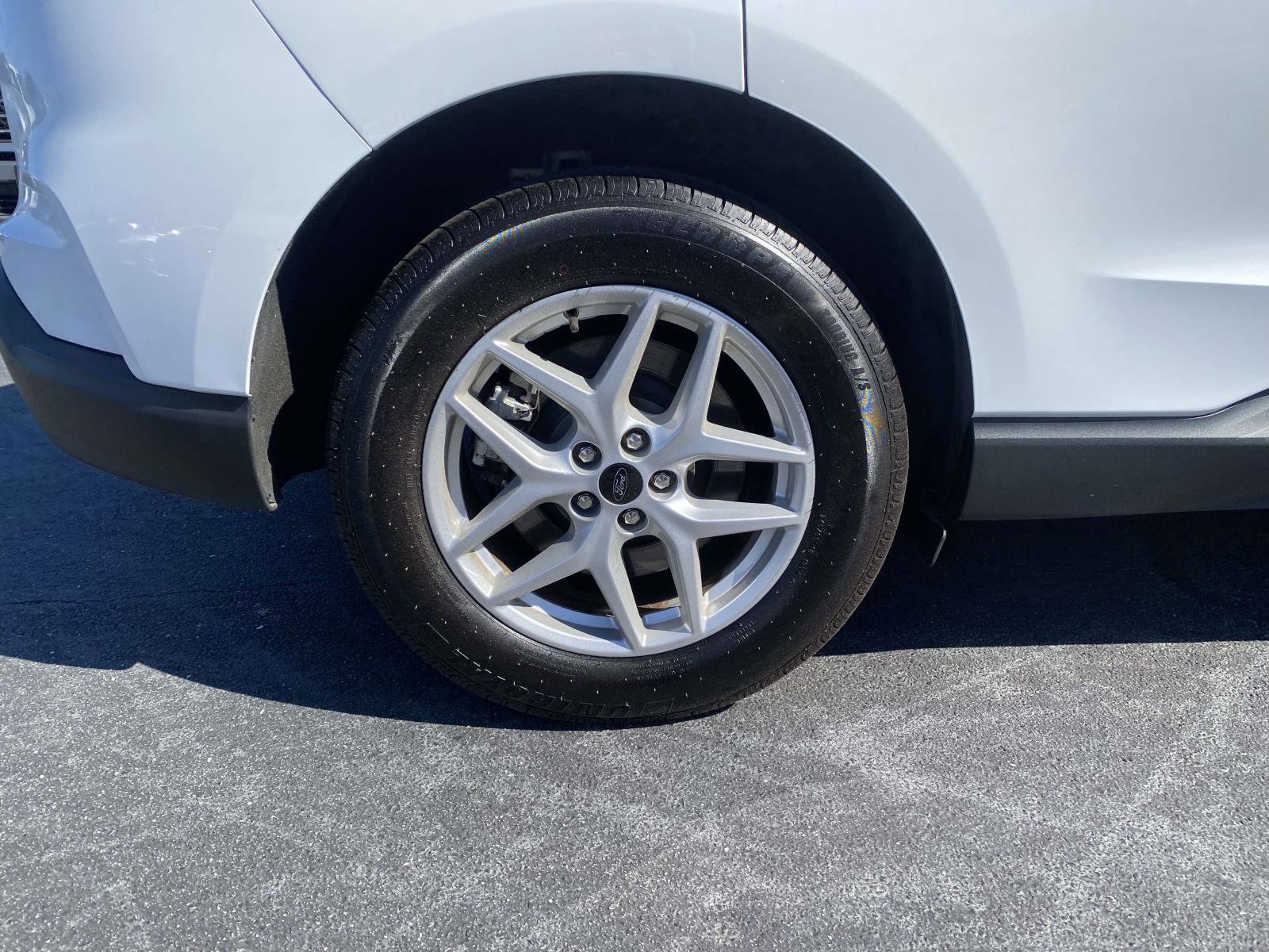 Used 2024 Ford Edge SEL AWD/4WD image 9