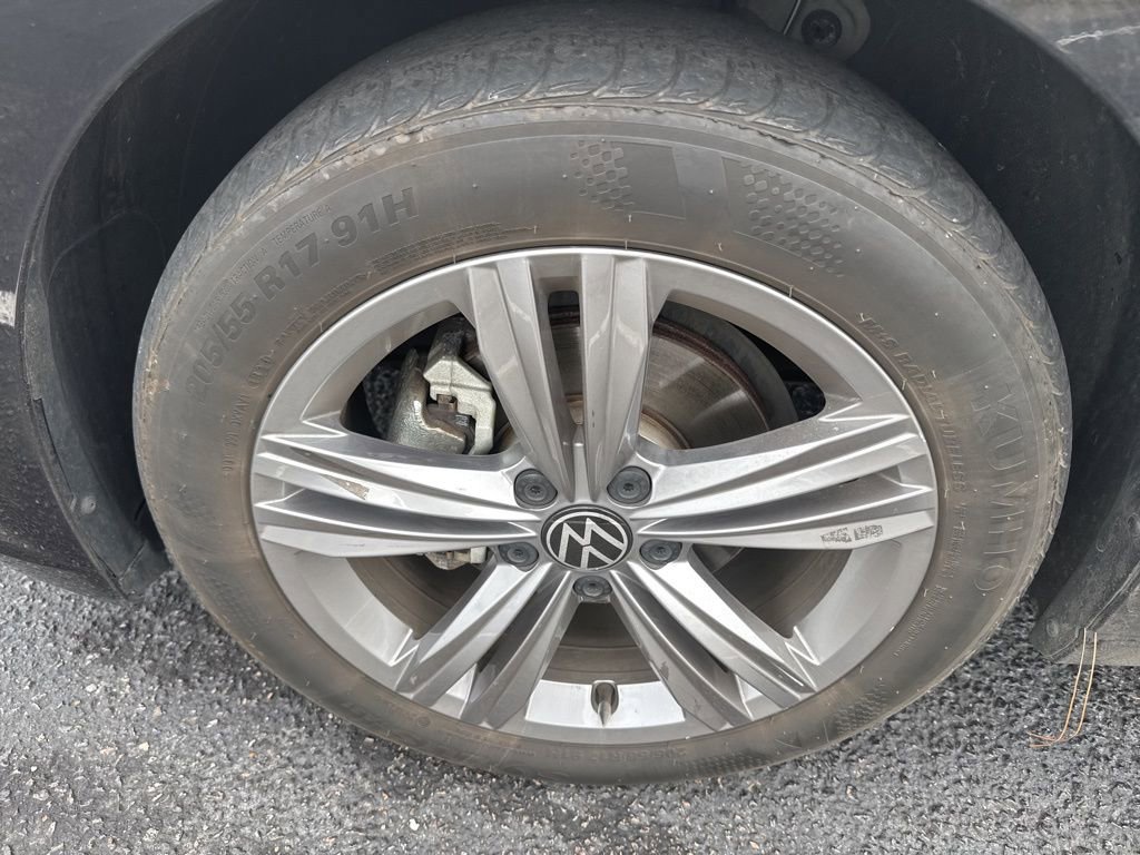 Used 2024 Volkswagen Jetta SE image 2