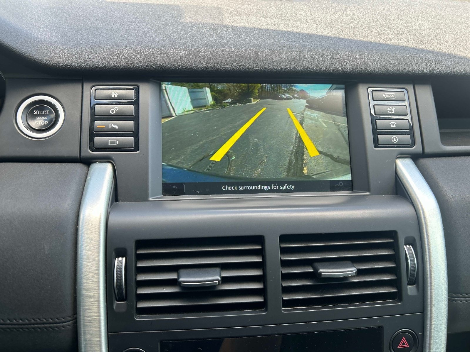 Used 2018 Land Rover Discovery Sport SE AWD/4WD image 28
