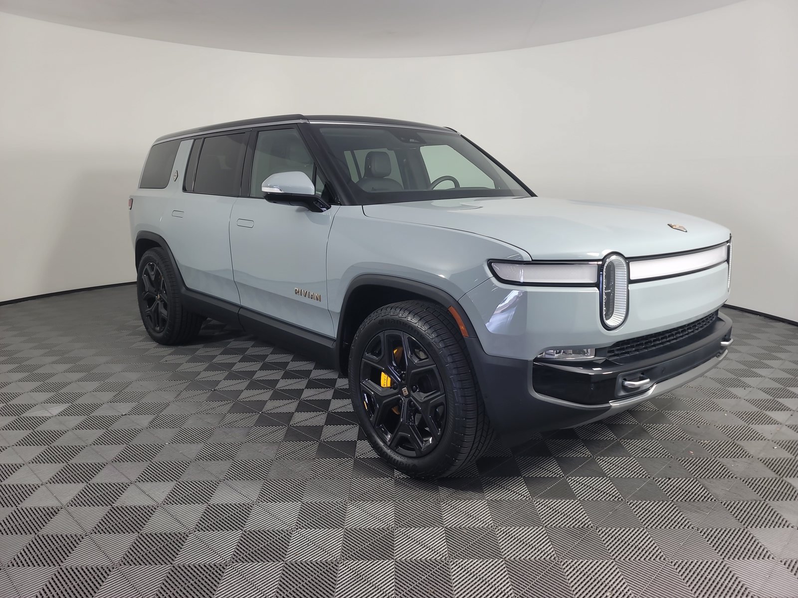 Used 2022 Rivian R1S Launch Edition Quad AWD/4WD image 7