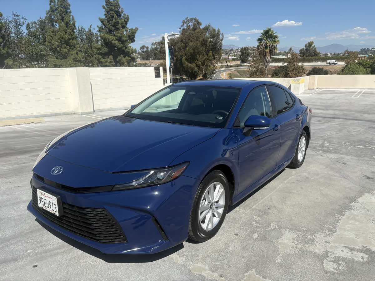 Used 2025 Toyota Camry LE FWD image 5