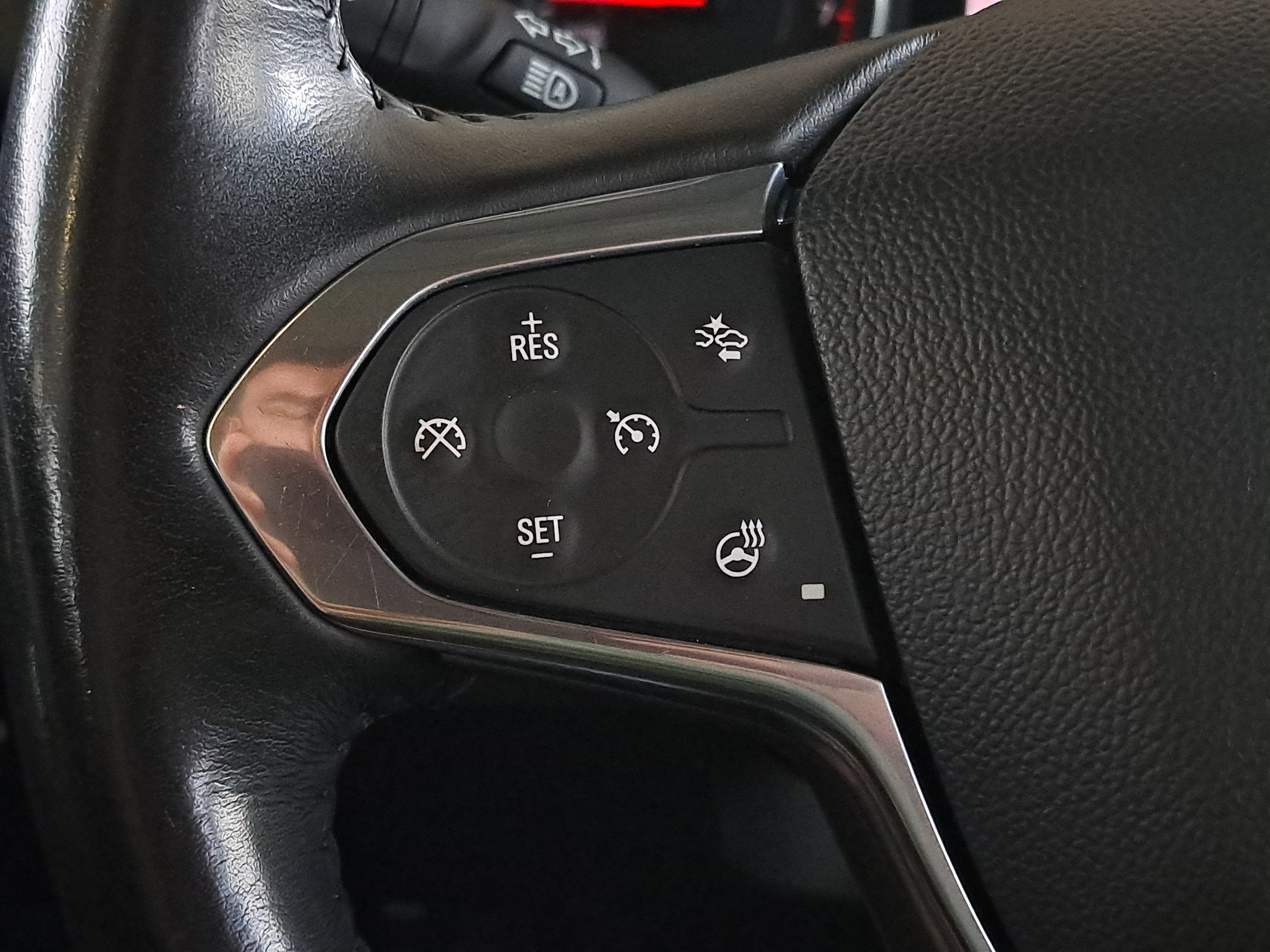 Used 2020 Chevrolet Traverse RS FWD image 23