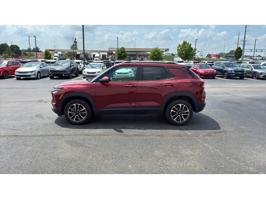 Used 2025 Chevrolet TrailBlazer LT AWD/4WD image 28