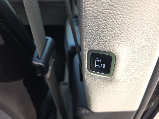 Used 2023 Chrysler Pacifica Touring-L FWD image 49