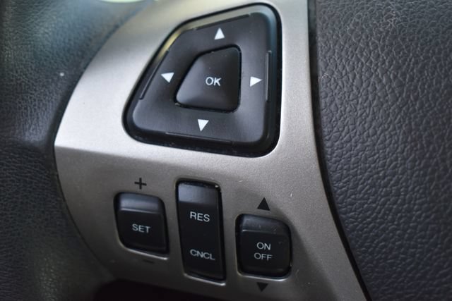 Used 2016 Ford Taurus SE FWD image 23